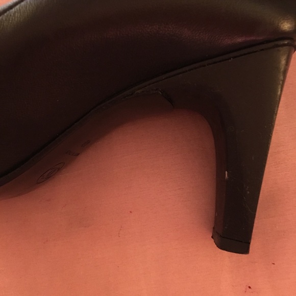 GORGEOUS VINTAGE CHANEL BOOTS  10 - Picture 3 of 8